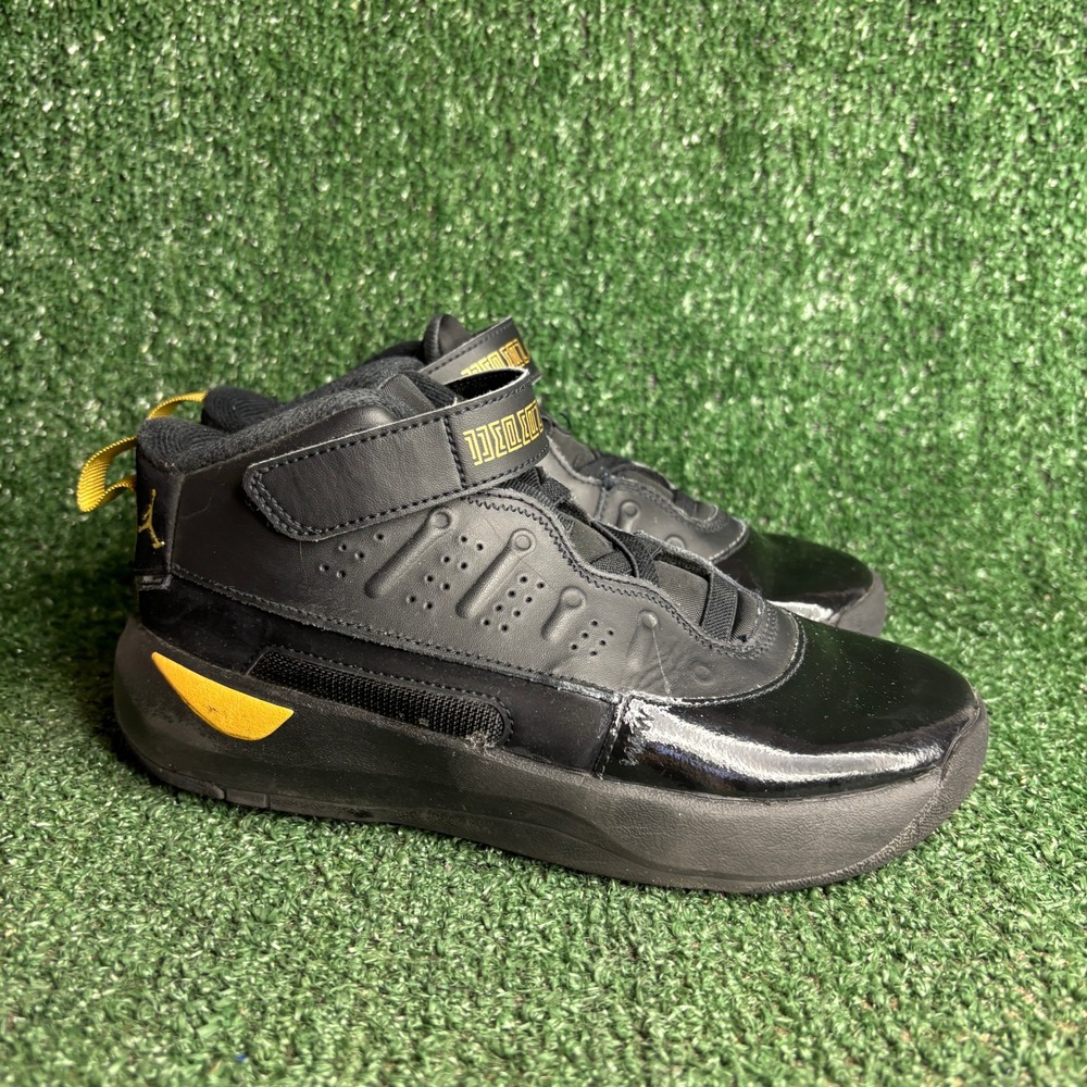 Jordan Max Aura 7 Patent Leather Basketball Sneaker Black Metallic Gold Youth 2Y